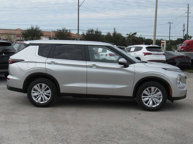 New 2026 Mitsubishi Outlander ES image 2