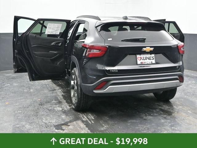Used 2025 Chevrolet Trax LT image 56