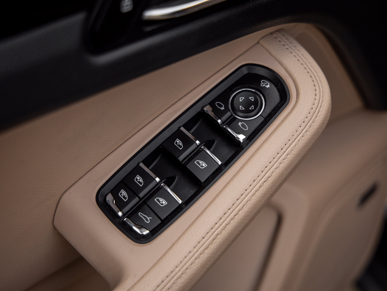Used 2024 Porsche Macan AWD/4WD image 20