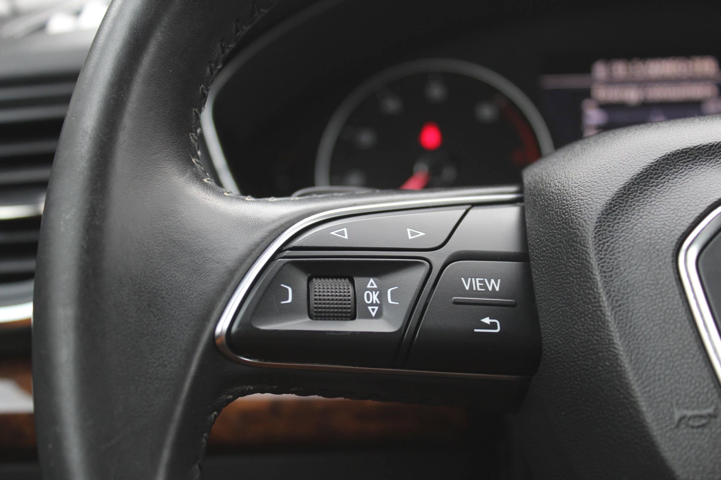 Used 2018 Audi Q5 2.0T Premium AWD/4WD image 25