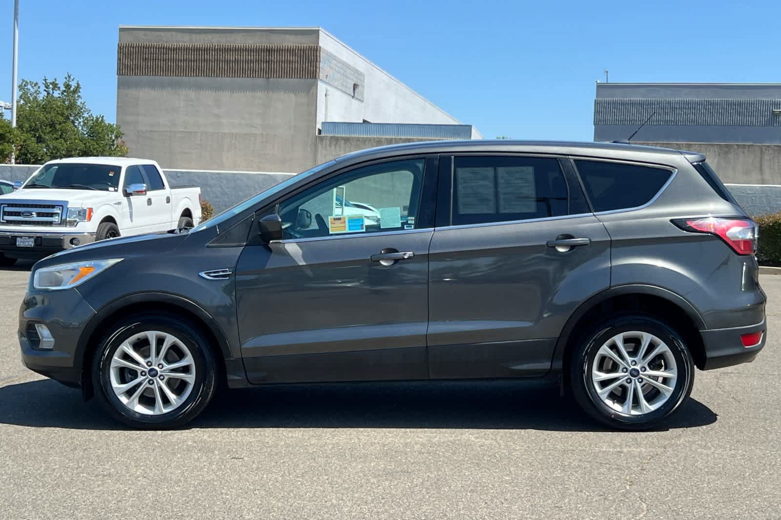 Used 2017 Ford Escape SE FWD image 9