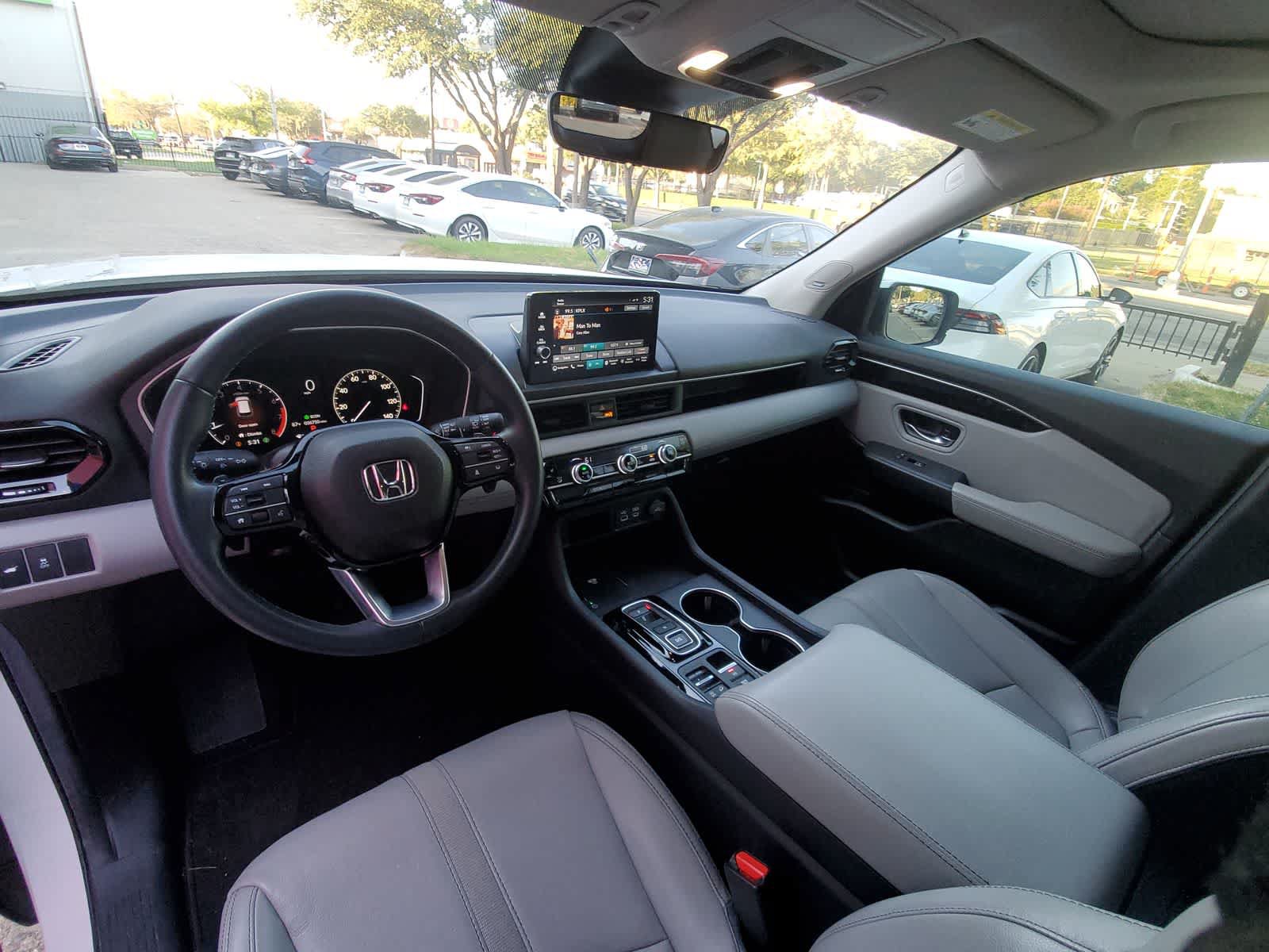 Used 2025 Honda Pilot Touring image 13