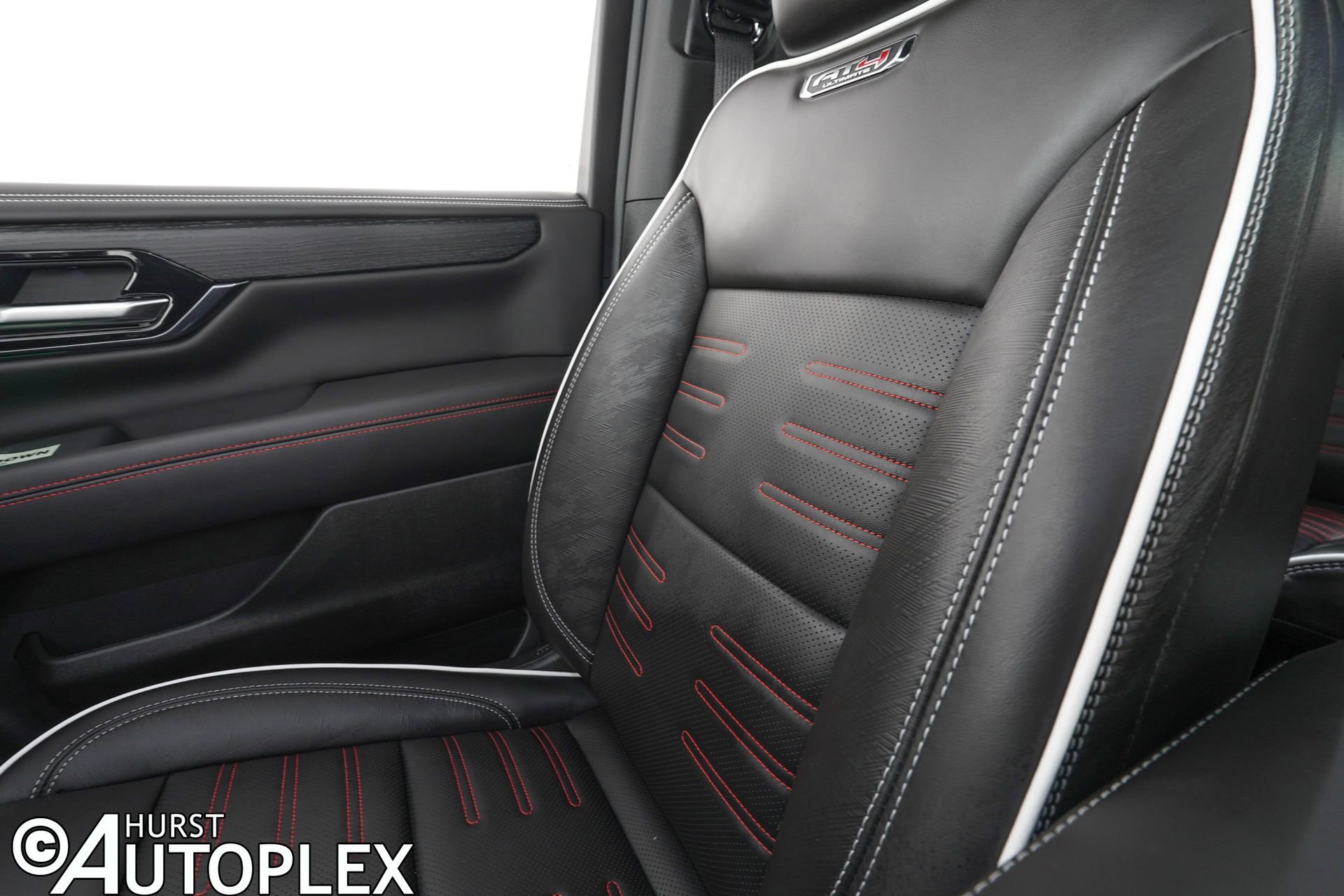 Used 2026 GMC Yukon AT4 Ultimate w/ LPO, Floor Liner Package AWD/4WD image 30