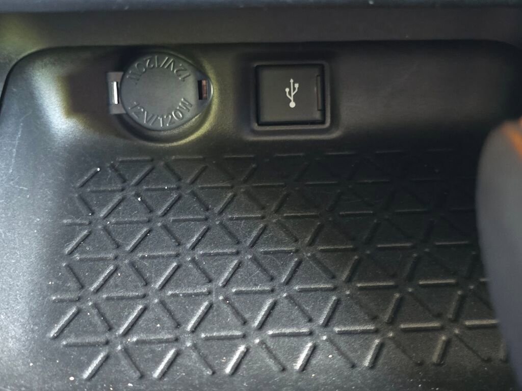 Used 2022 Toyota RAV4 SE w/ Convenience Package AWD/4WD image 32