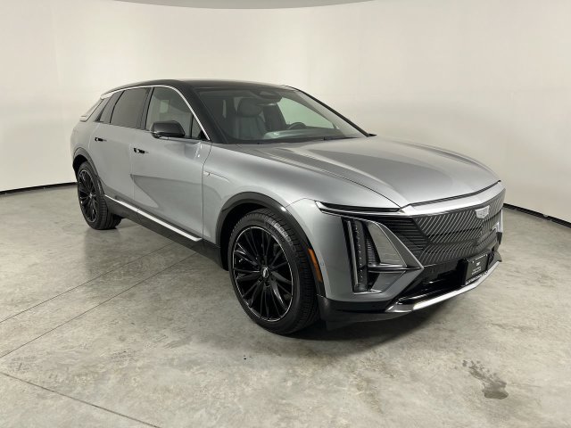 Used 2025 Cadillac Lyriq Luxury w/ LPO, Floor Liner Package AWD/4WD image 2