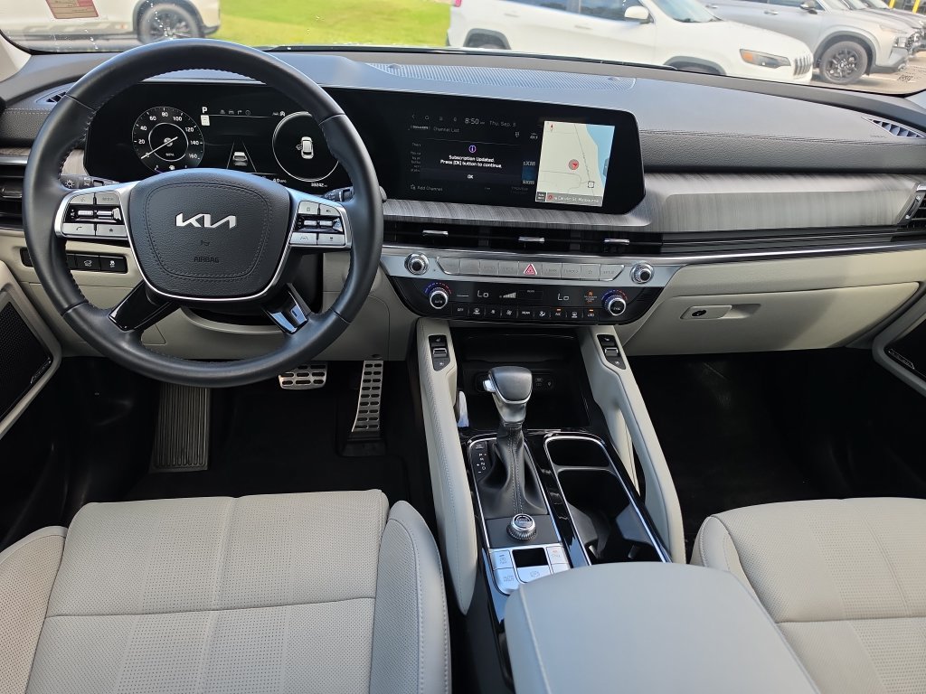 Used 2024 Kia Telluride SX w/ Towing Package FWD image 8