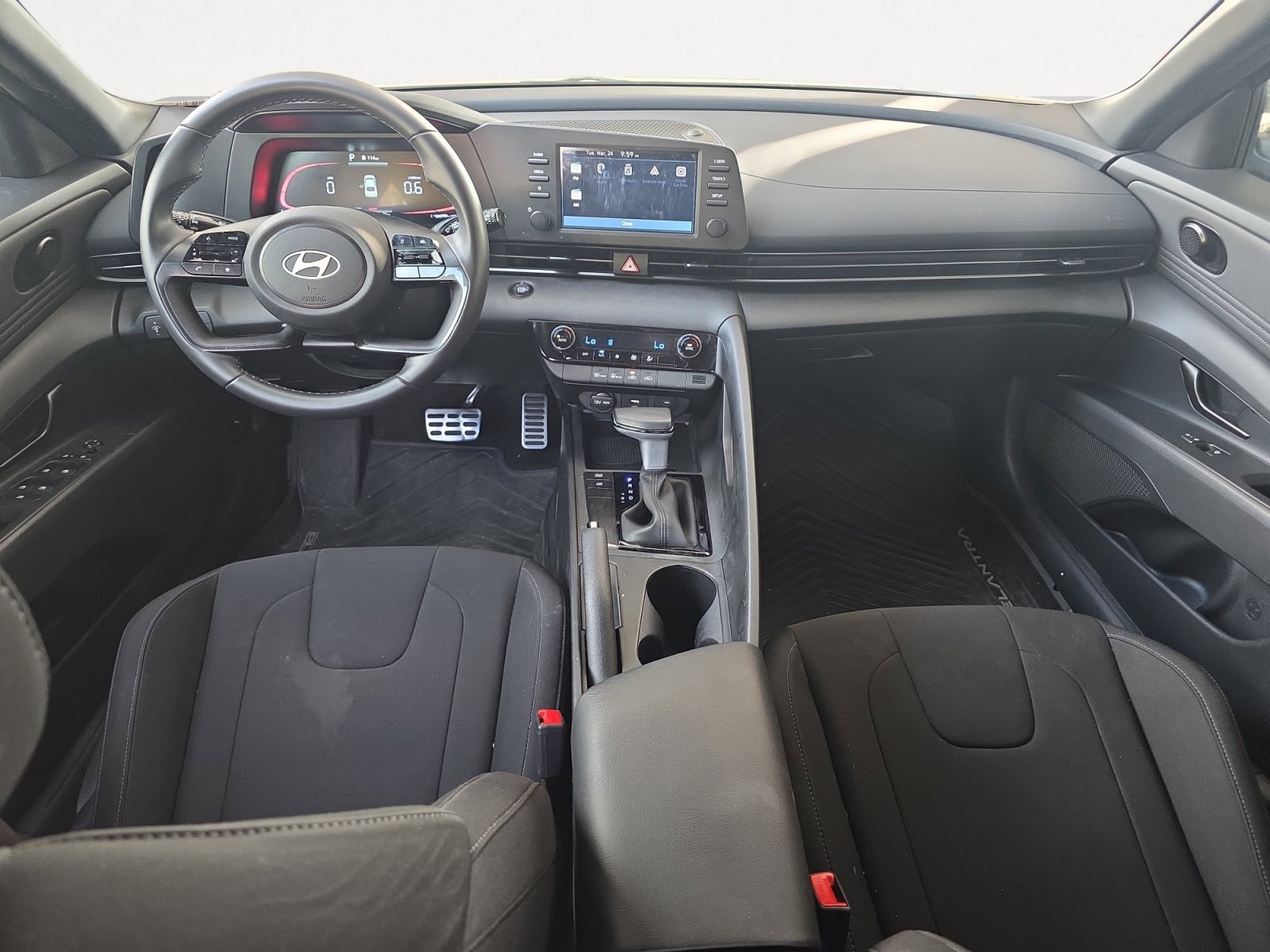 Used 2025 Hyundai Elantra Sport image 2