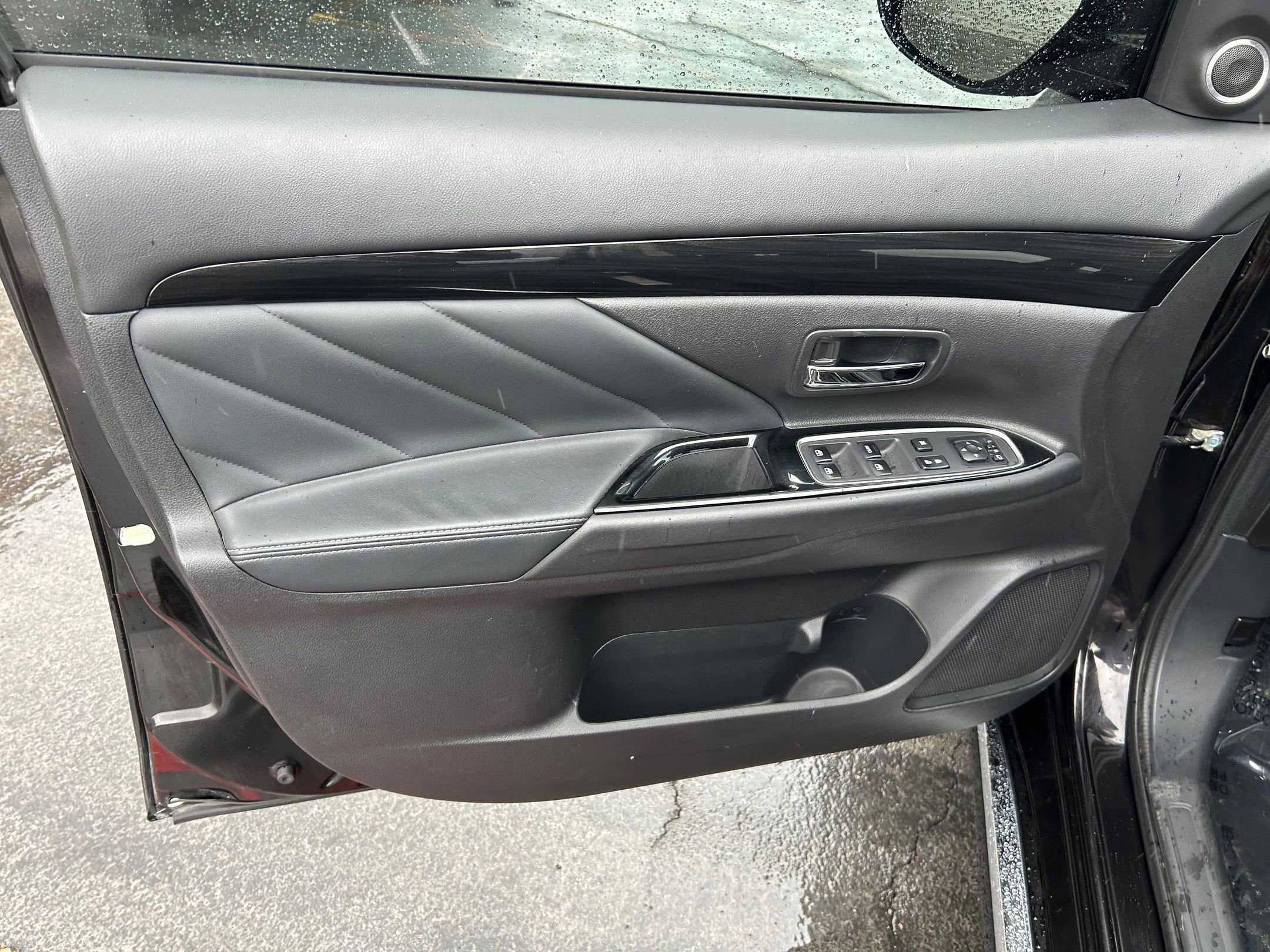 Used 2018 Mitsubishi Outlander GT AWD/4WD image 10