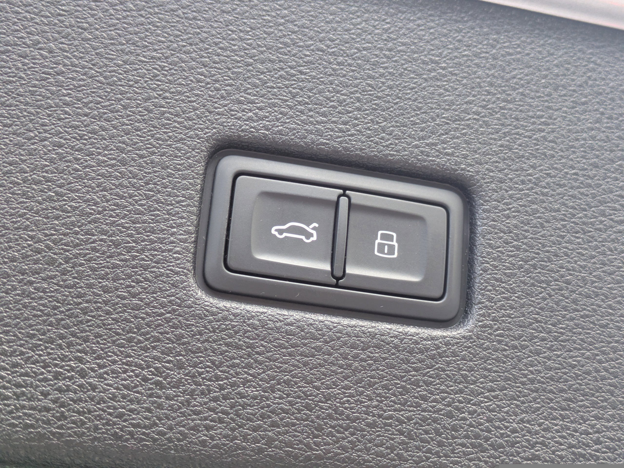 Used 2022 Audi Q8 Premium Plus image 13