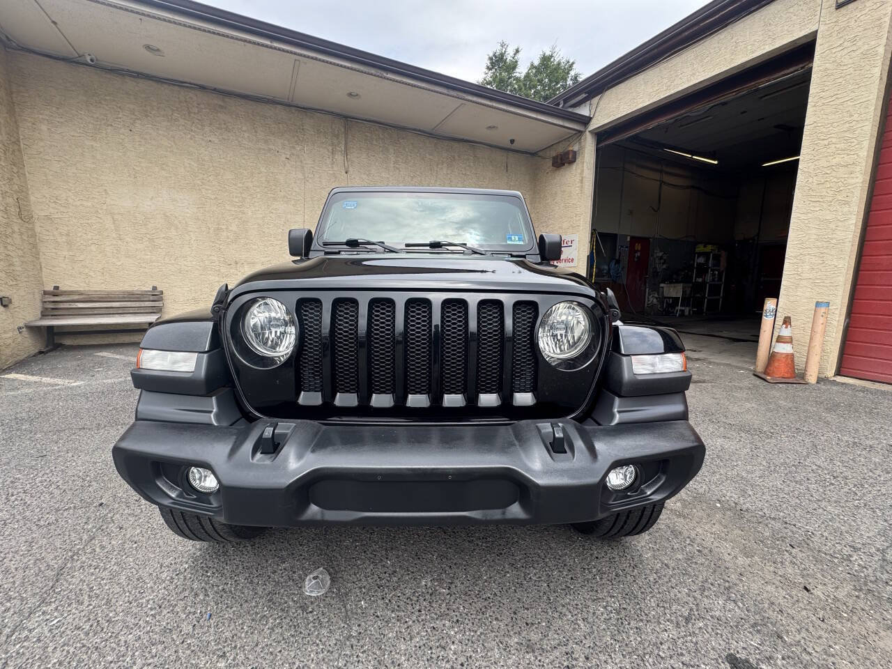 Used 2018 Jeep Wrangler Unlimited Sport S AWD/4WD image 14