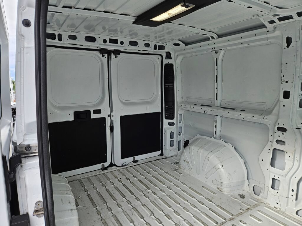 Used 2025 RAM ProMaster 2500 w/ Convenience Group FWD image 13