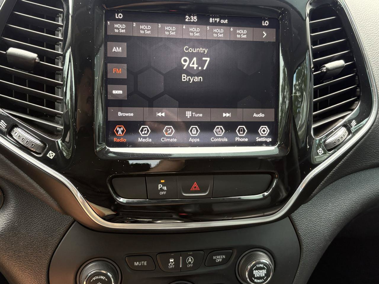 Used 2019 Jeep Cherokee Limited AWD/4WD image 17
