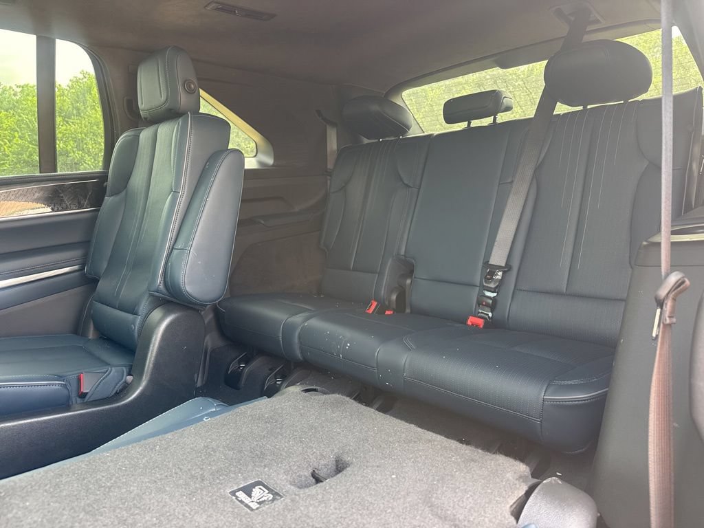 Used 2025 Cadillac Escalade IQ Luxury 2 w/ LPO, Premium Carpet Package AWD/4WD image 17