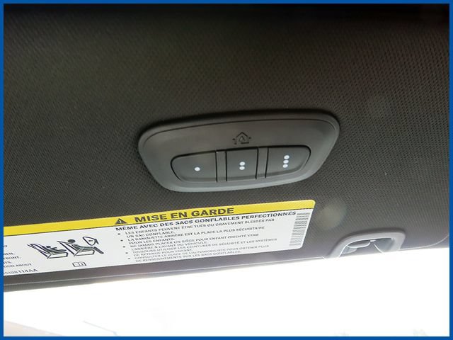 Used 2025 Chrysler Pacifica Limited FWD image 23