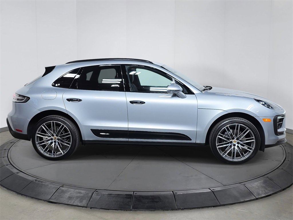 Certified 2025 Porsche Macan image 8