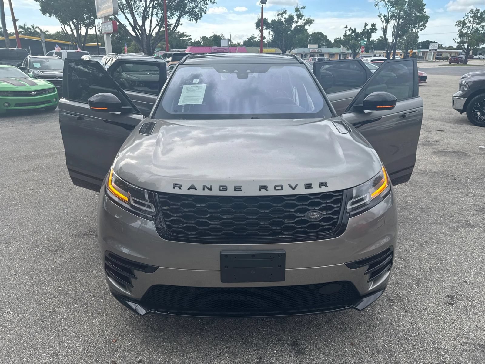 Used 2018 Land Rover Range Rover Velar R-Dynamic SE AWD/4WD image 23