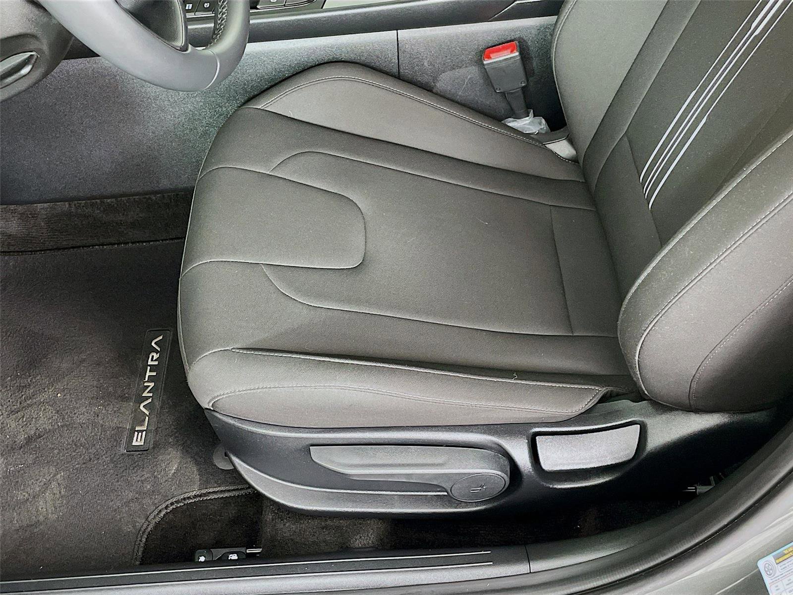 Certified 2025 Hyundai Elantra SEL FWD image 22