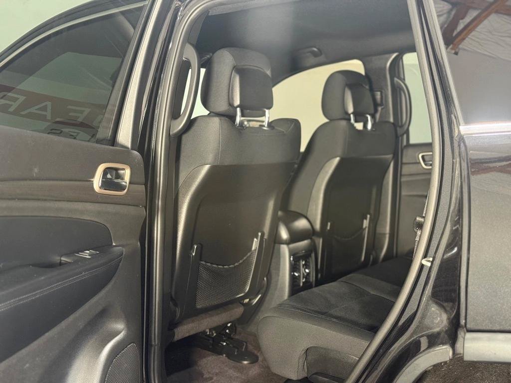 Used 2016 Jeep Grand Cherokee Laredo w/ Quick Order Package 23E AWD/4WD image 11