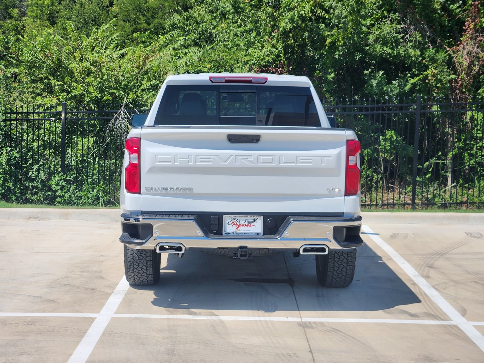 New 2026 Chevrolet Silverado 1500 LTZ w/ LTZ Premium Package AWD/4WD image 8
