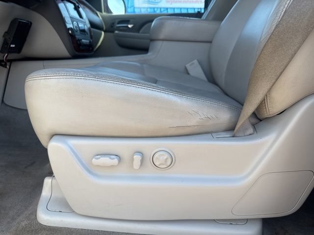 Used 2008 Chevrolet Suburban LTZ w/ LTZ Preferred Equipment Group AWD/4WD image 18