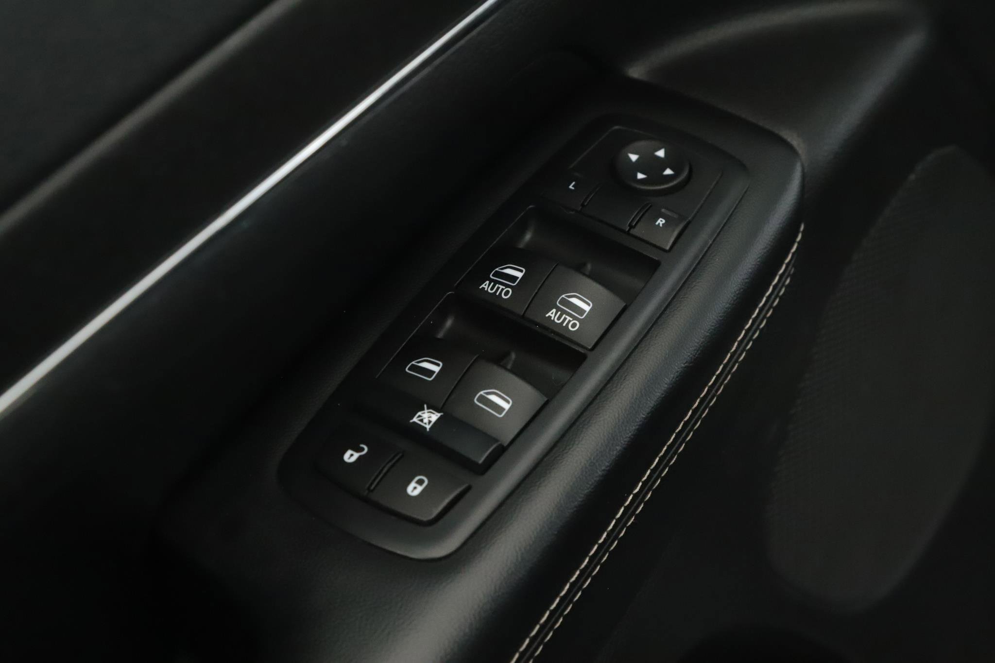 Used 2017 Jeep Grand Cherokee Limited image 7