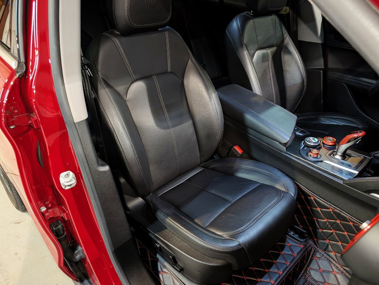 Used 2019 Alfa Romeo Stelvio AWD image 34