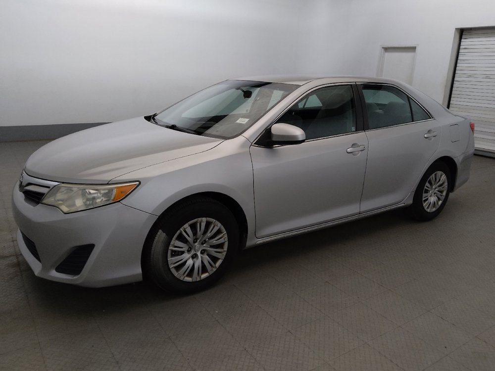 Used 2014 Toyota Camry LE FWD image 2