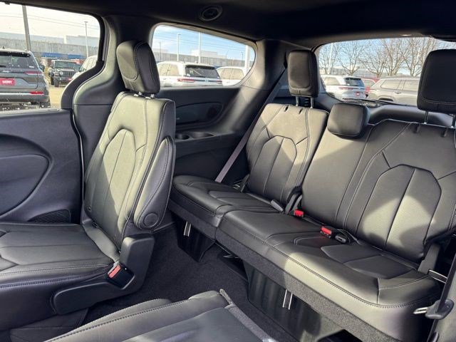 New 2026 Chrysler Pacifica Select image 29