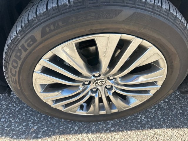 Used 2024 Toyota Venza Limited image 7