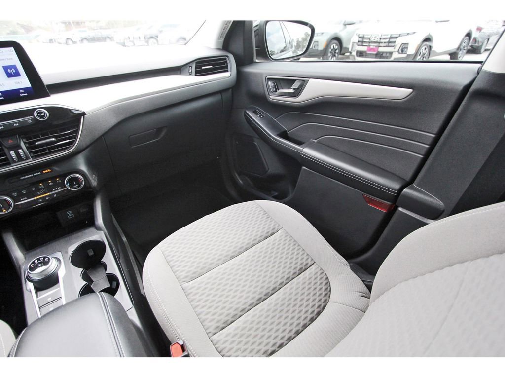 Certified 2022 Ford Escape SE w/ SE Sport Appearance Package image 13