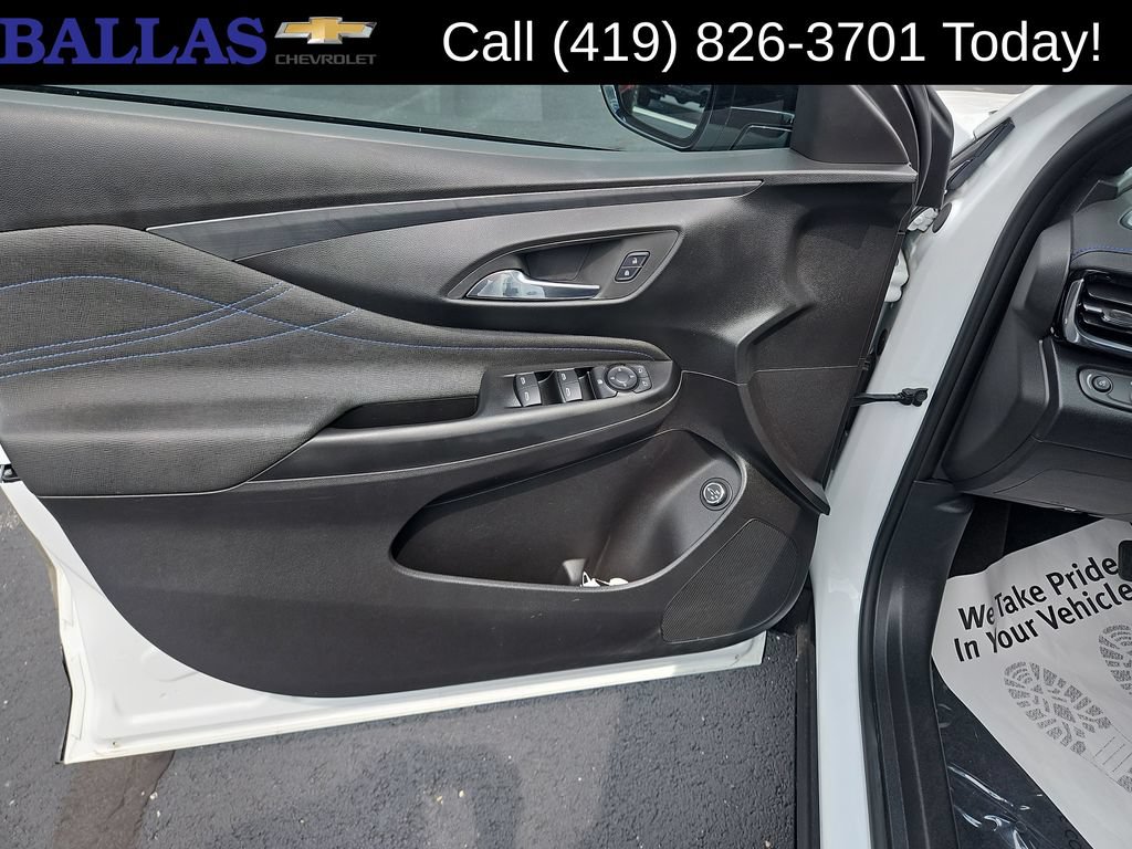 Certified 2025 Buick Envista Sport Touring w/ Convenience I Package FWD image 19