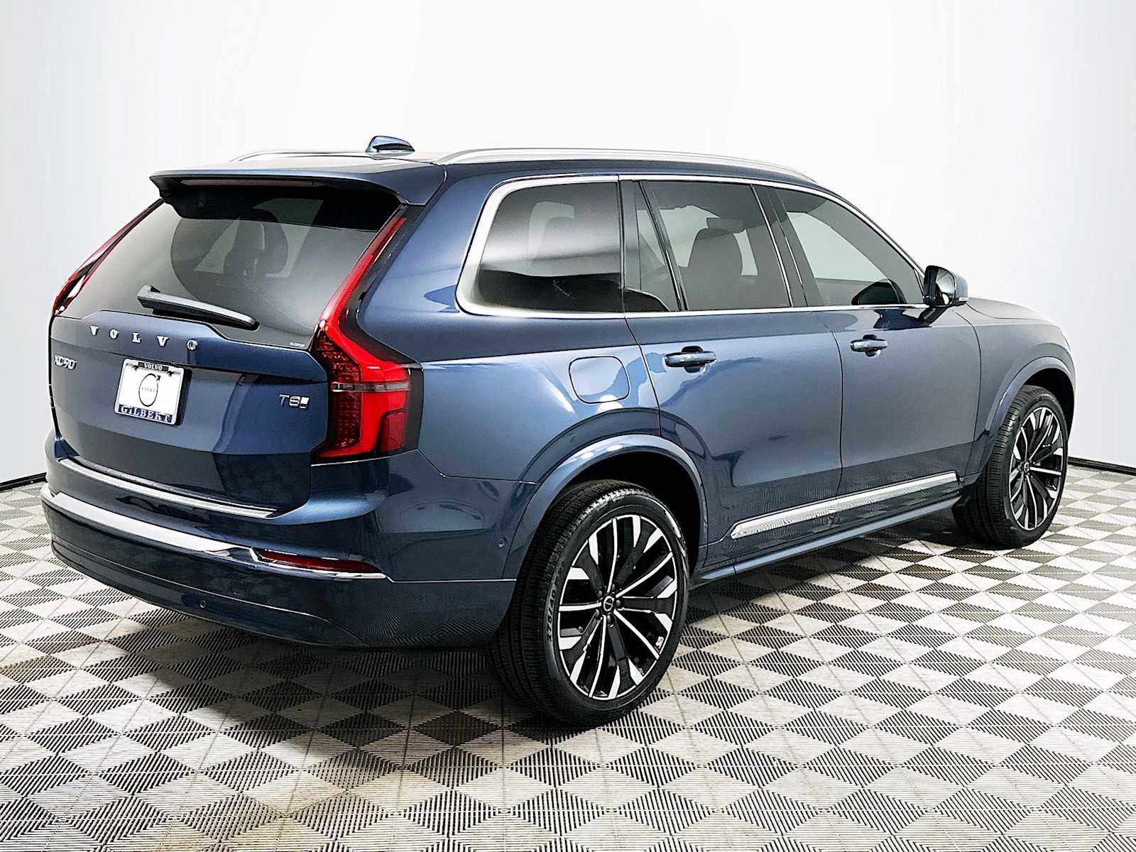 Used 2025 Volvo XC90 T8 Plus w/ Protection Package Premier image 7