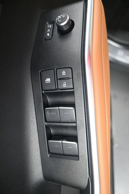 New 2026 Toyota Highlander Platinum AWD/4WD image 10