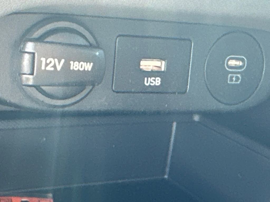 Used 2025 Hyundai Elantra SE image 30