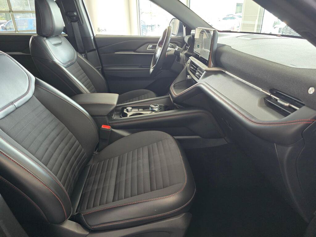 Used 2025 Ford Explorer ST-Line AWD/4WD image 42