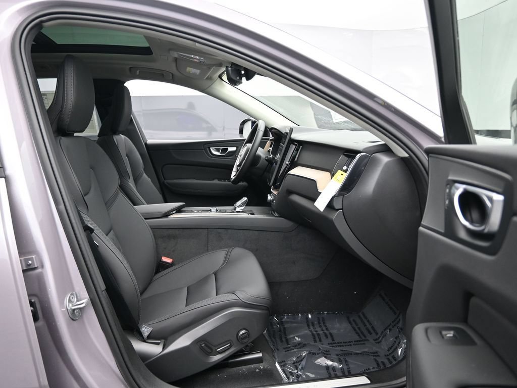 New 2026 Volvo XC60 B5 Plus w/ Protection Package Premier AWD/4WD image 27