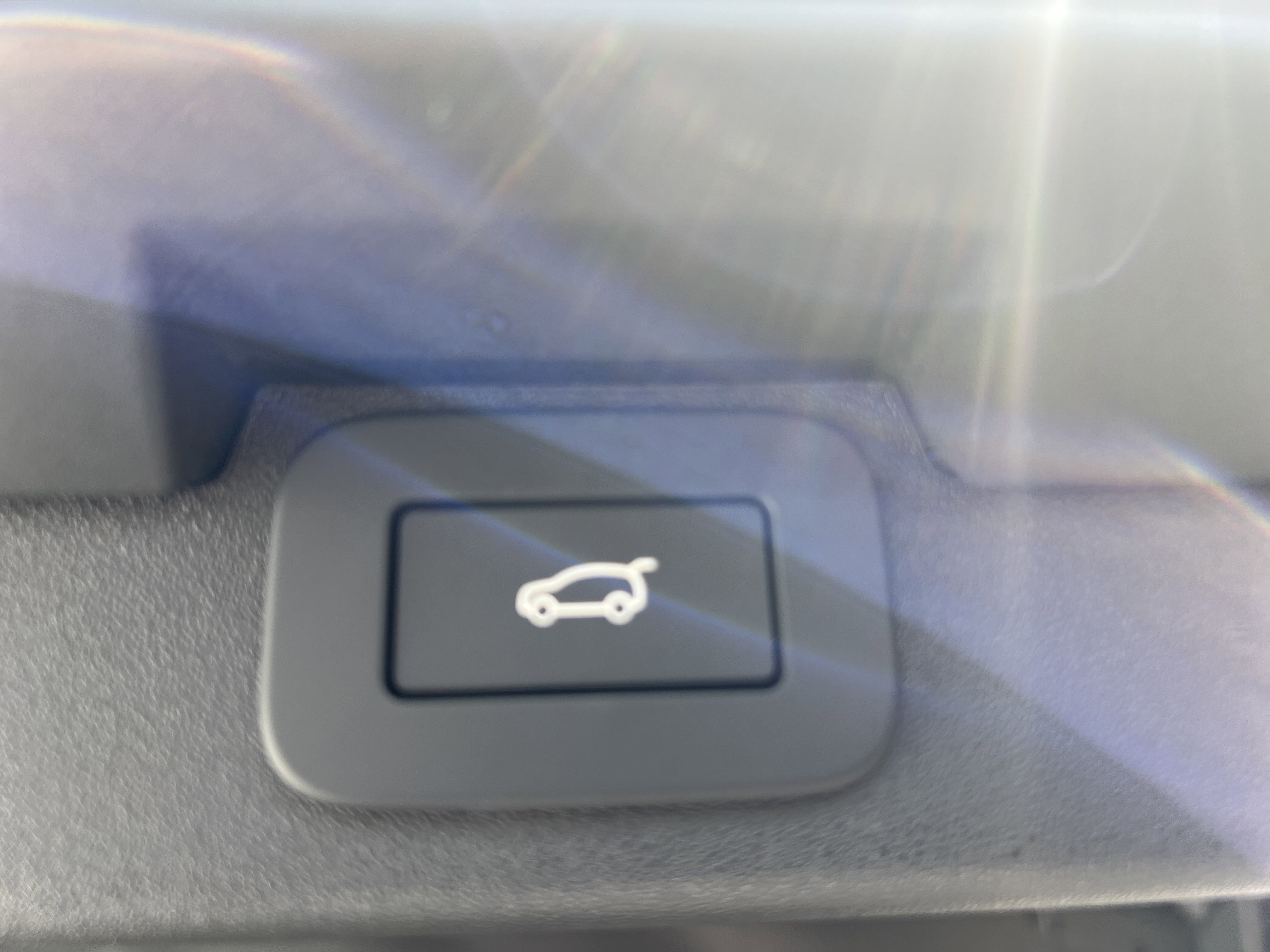 New 2025 Land Rover Discovery S image 36