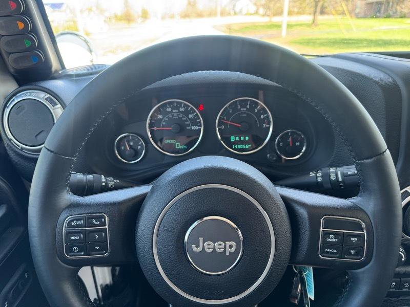 Used 2015 Jeep Wrangler Unlimited Sahara w/ Connectivity Group image 15