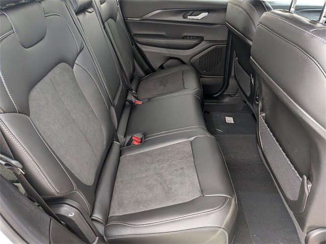 New 2025 Jeep Grand Cherokee Altitude image 29