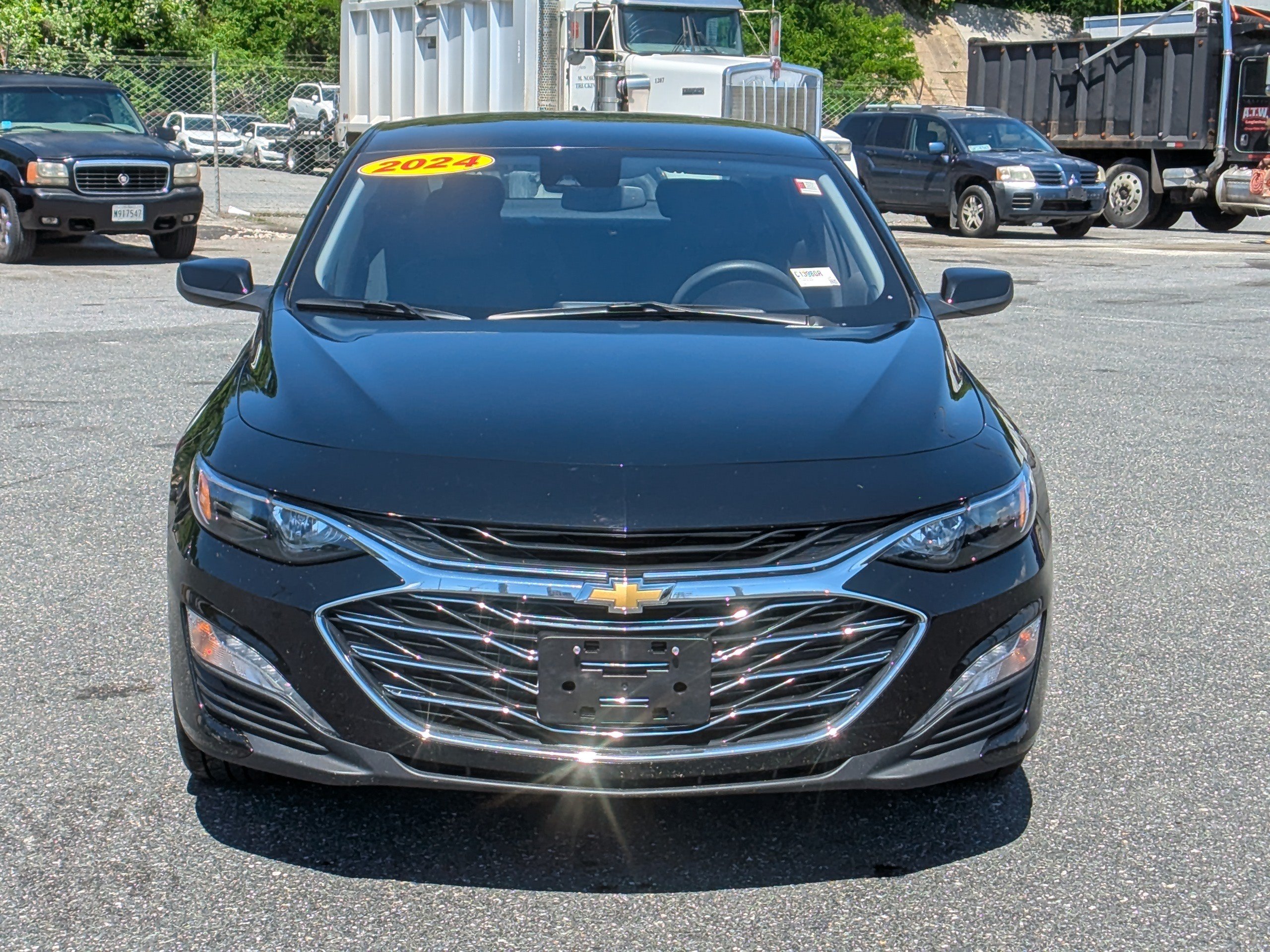 Used 2024 Chevrolet Malibu LT FWD image 2