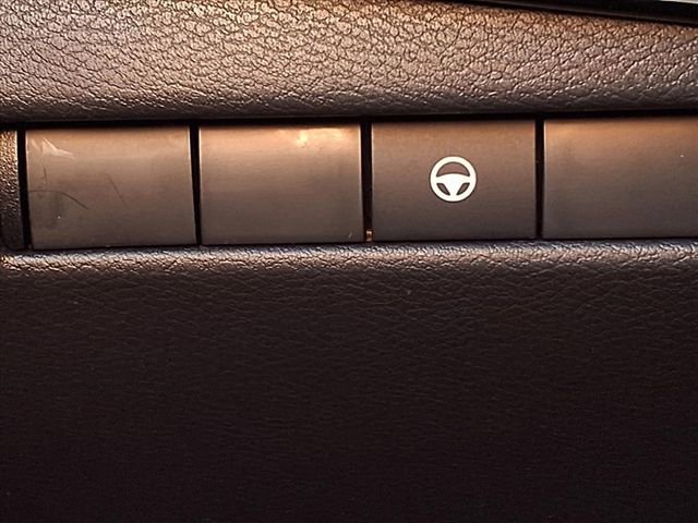 Used 2025 Nissan Kicks SR image 24