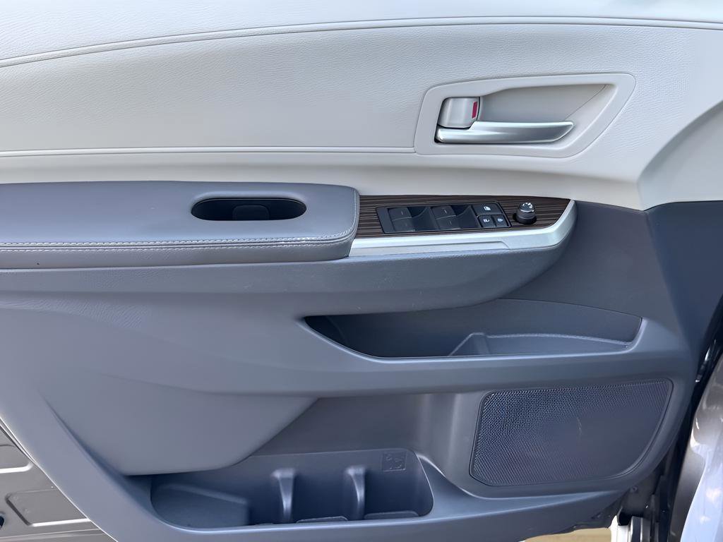 Used 2022 Toyota Sienna XLE w/ XLE Plus Package image 28