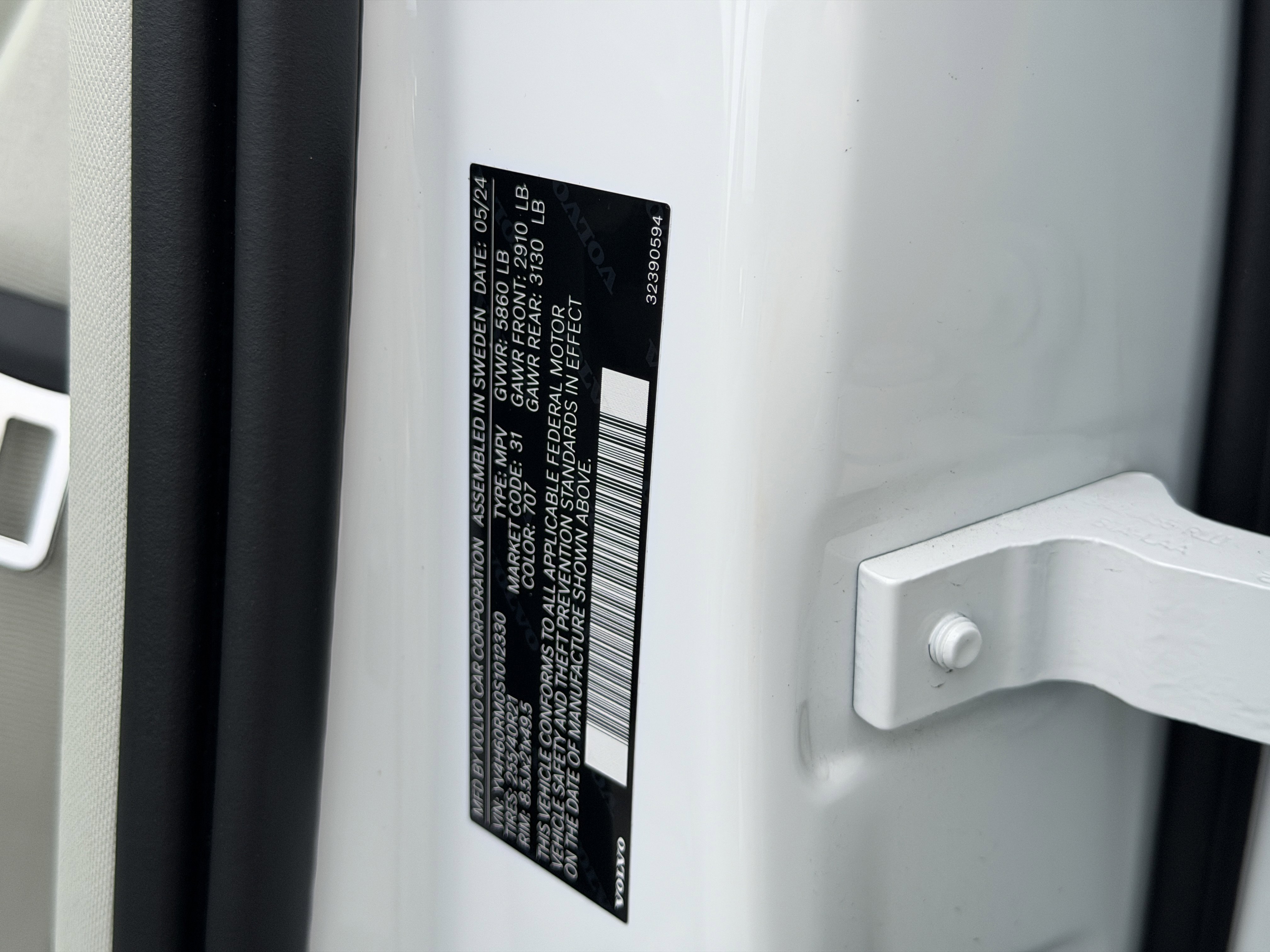 Certified 2025 Volvo XC60 T8 Ultra w/ Protection Package image 36