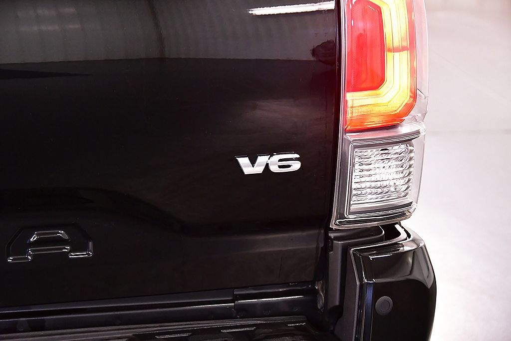 Used 2023 Toyota Tacoma TRD Off-Road w/ Advanced Technology Package AWD/4WD image 12