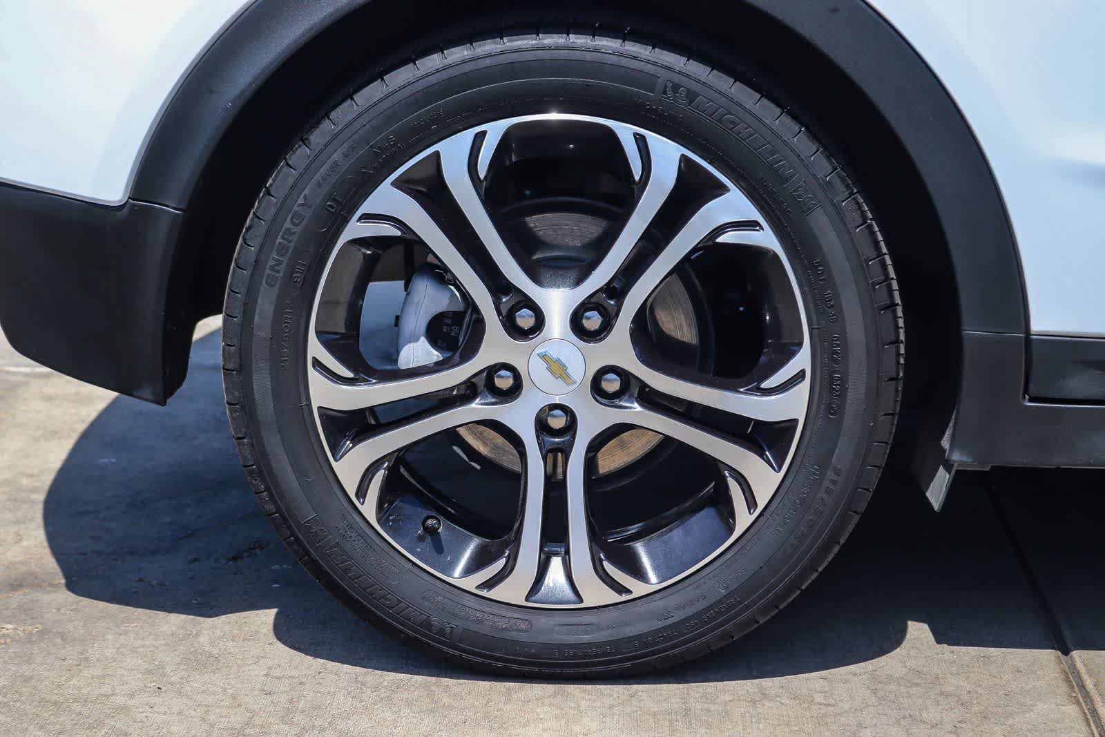 Used 2020 Chevrolet Bolt Premier w/ Infotainment Package FWD image 8
