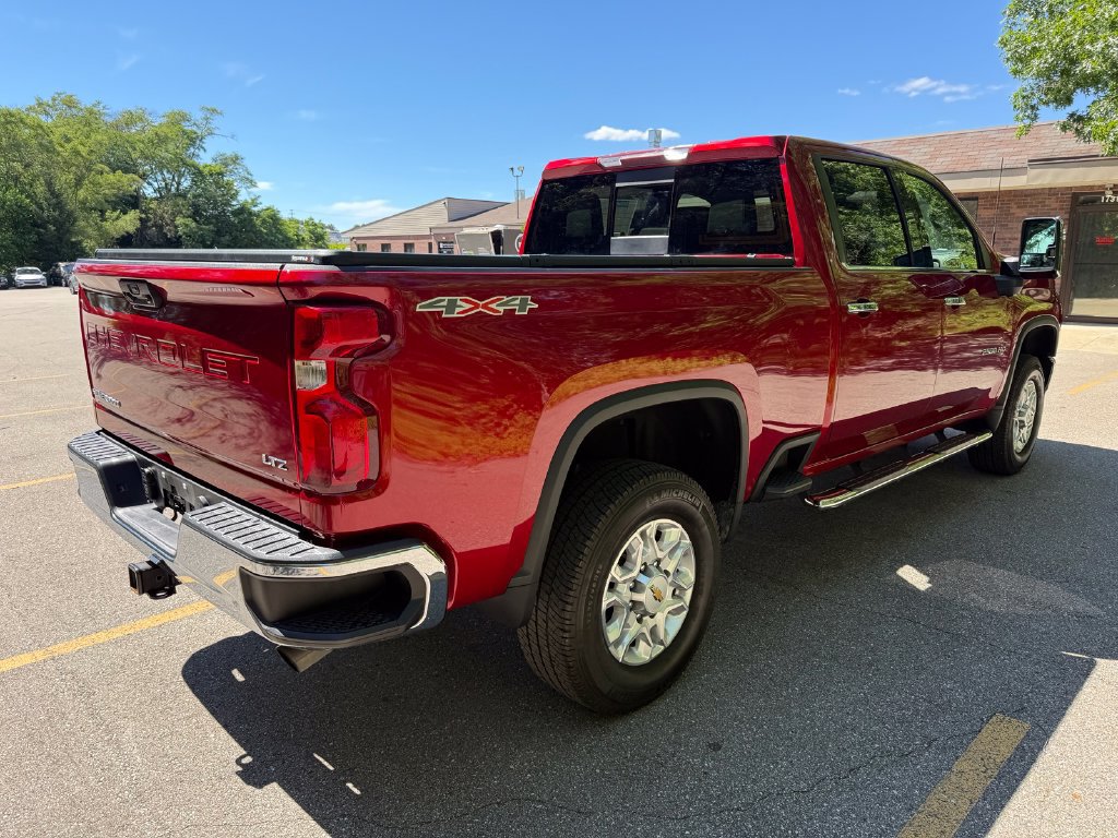 Used 2022 Chevrolet Silverado 2500 LTZ w/ LTZ Convenience Package AWD/4WD image 2
