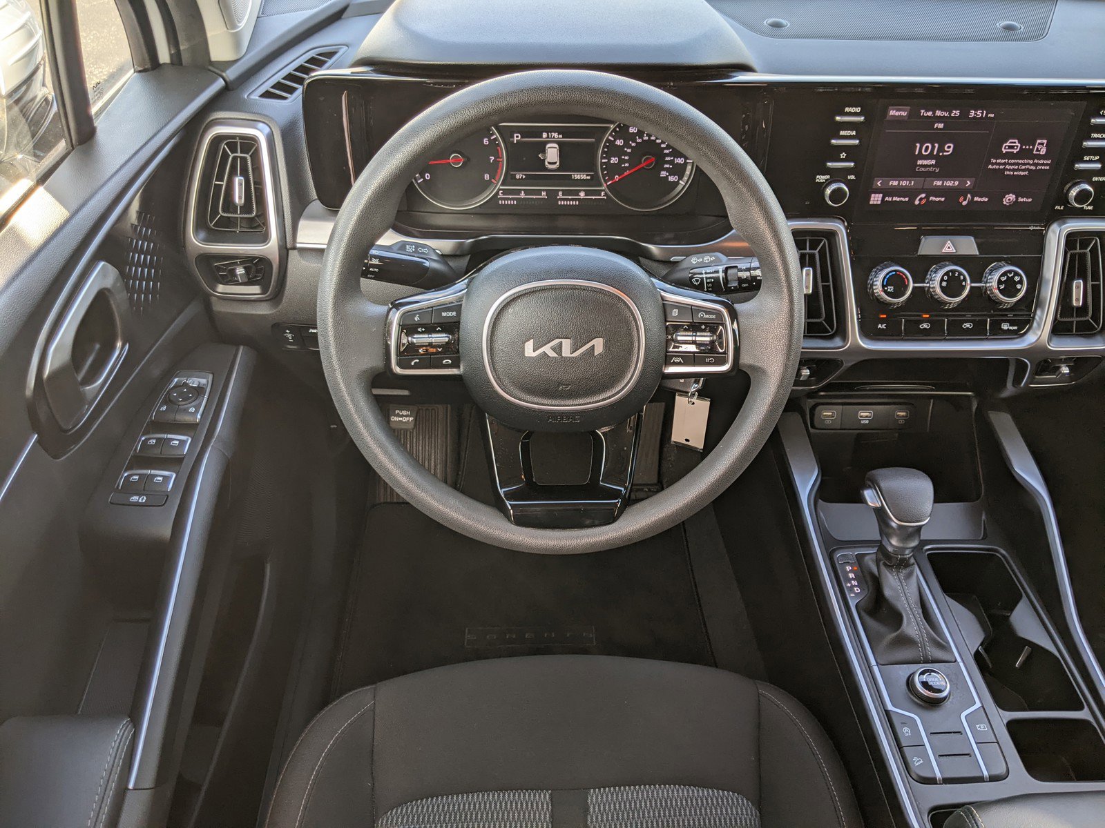 Used 2023 Kia Sorento LX image 24