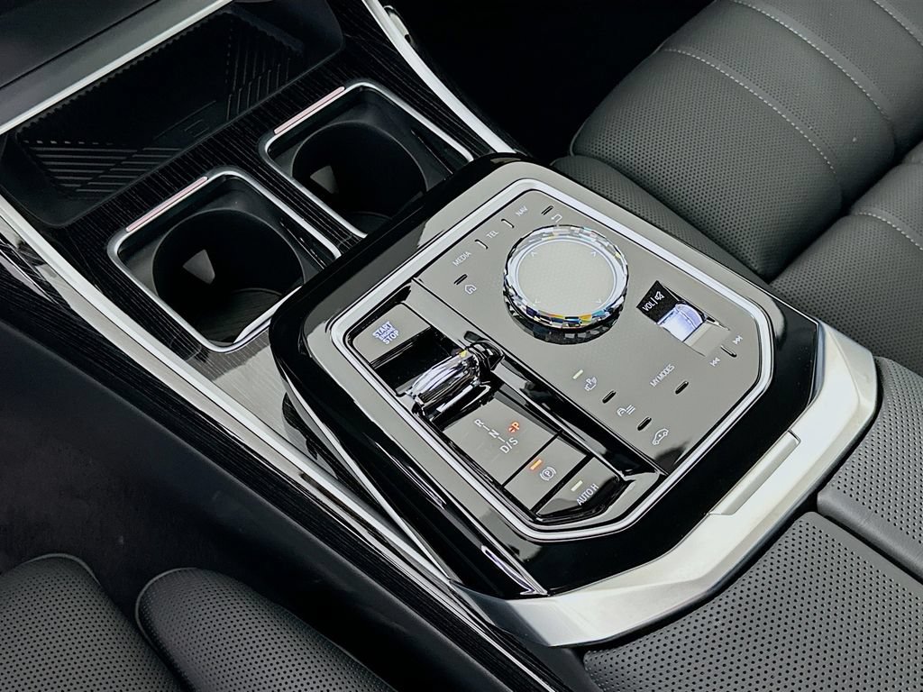 New 2026 BMW 750e xDrive AWD/4WD image 15