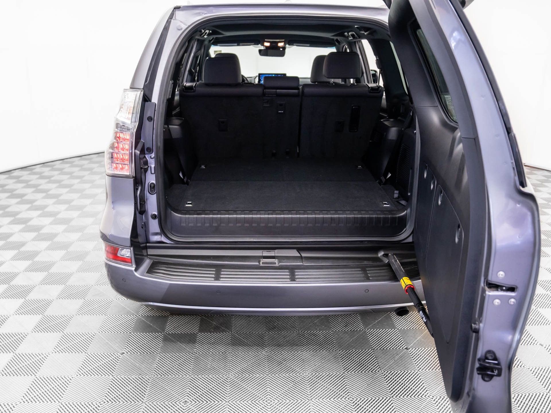 Used 2023 Lexus GX 460 Premium w/ Premium Plus Package image 36