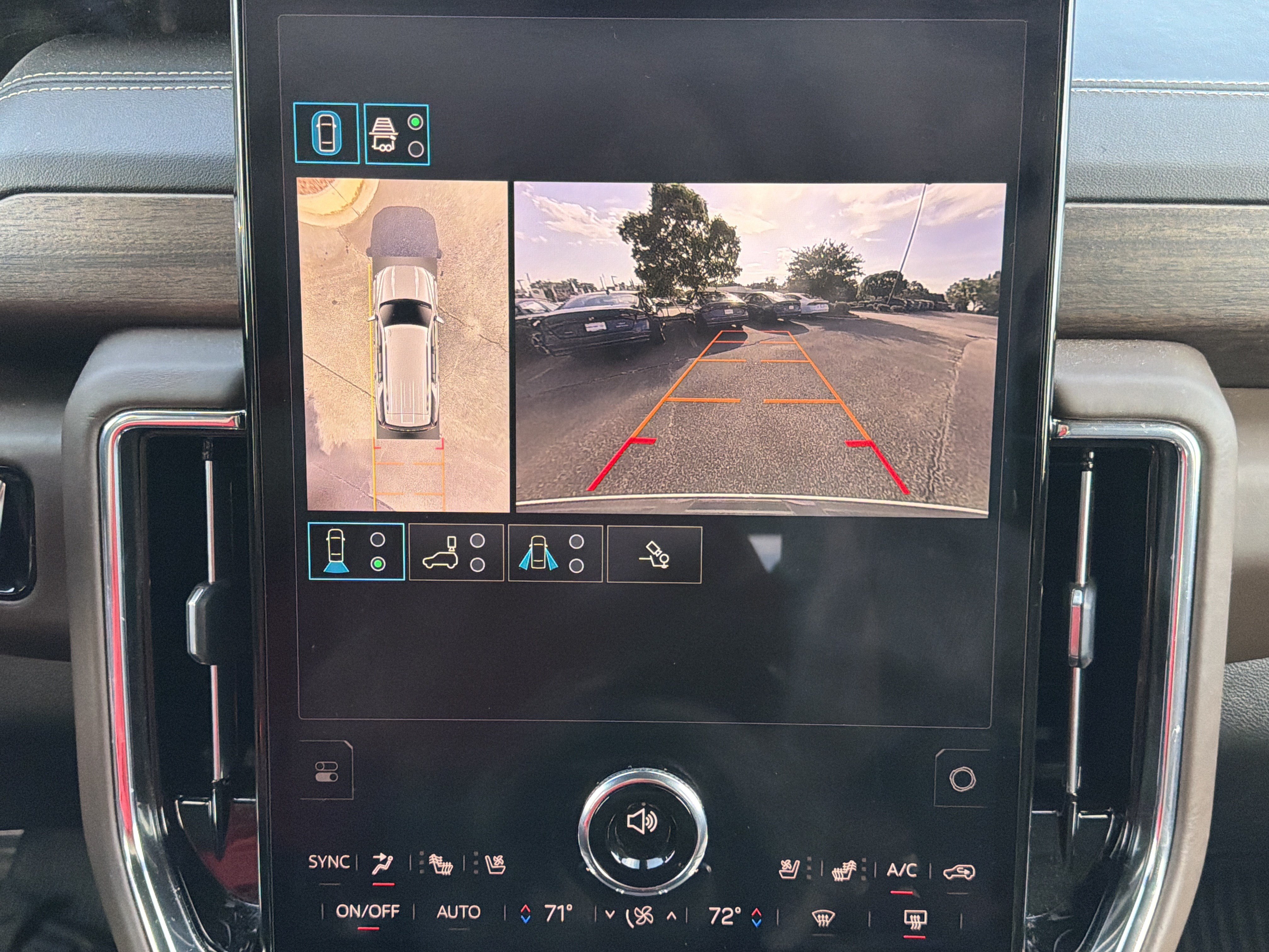 Used 2025 GMC Yukon Denali Ultimate AWD/4WD image 5